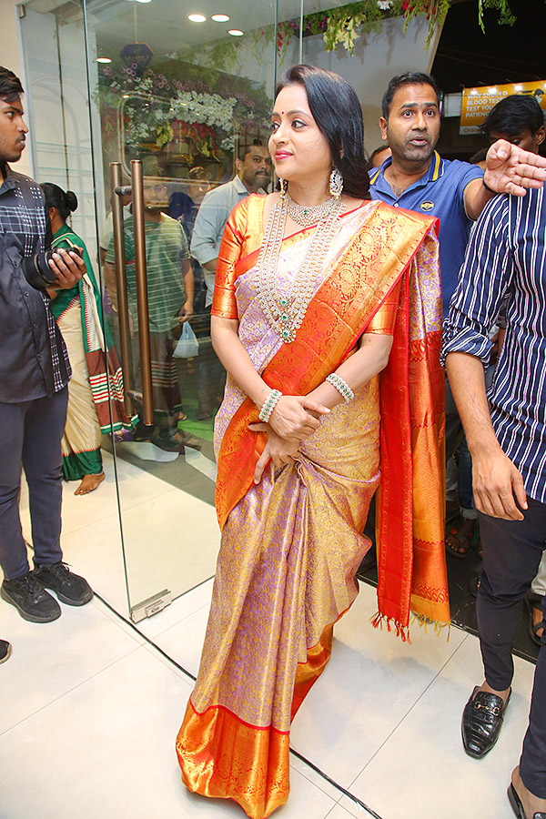 Anchor Suma Kanakala Opening in Jewellery Shop Pics - Sakshi25