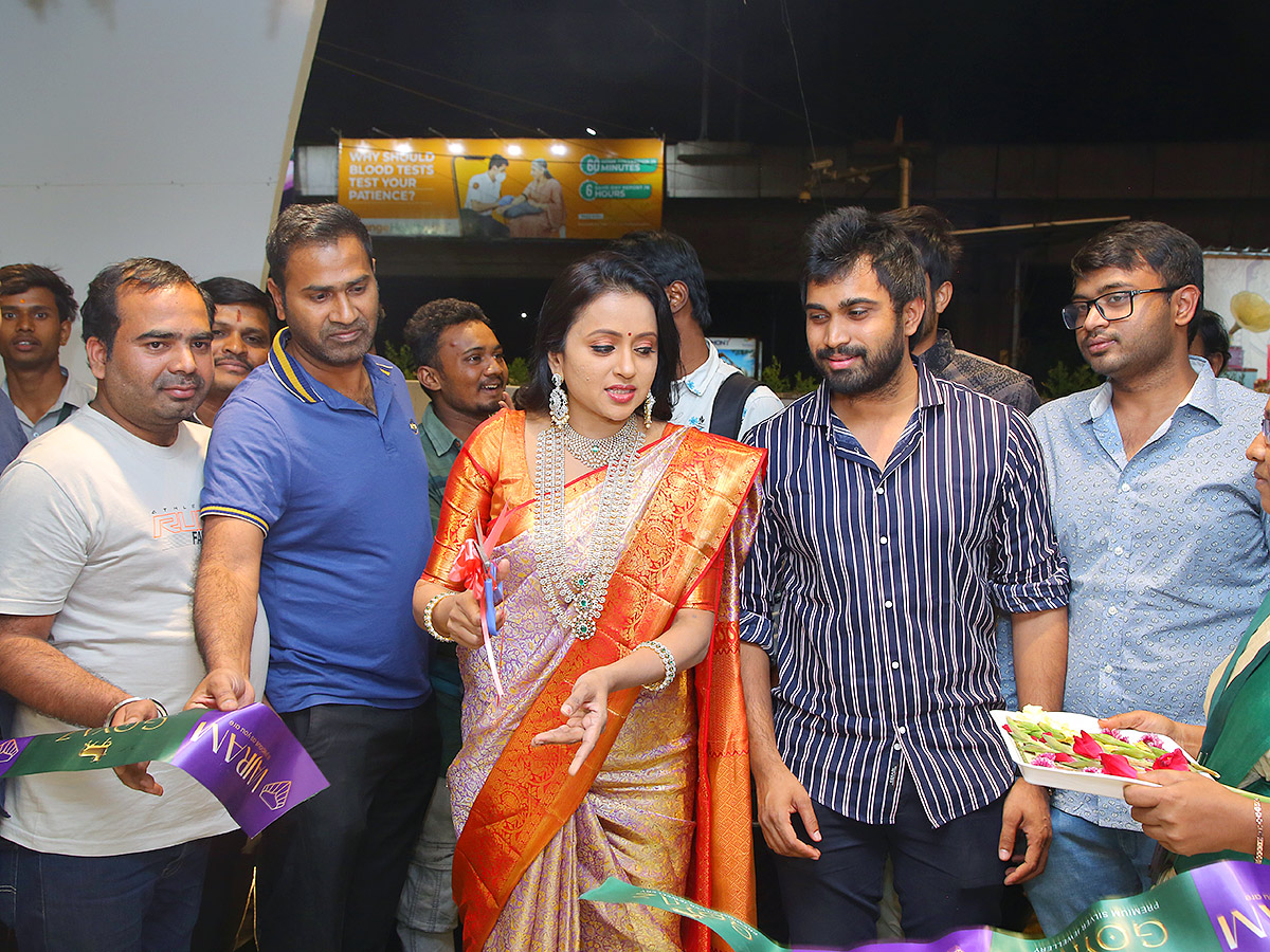 Anchor Suma Kanakala Opening in Jewellery Shop Pics - Sakshi4