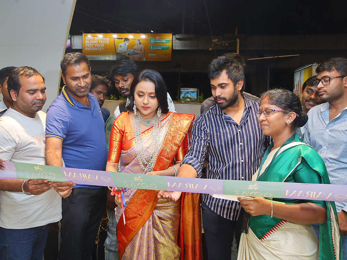 Anchor Suma Kanakala Opening in Jewellery Shop Pics - Sakshi8