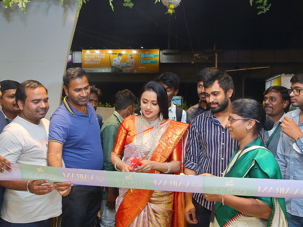 Anchor Suma Kanakala Opening in Jewellery Shop Pics - Sakshi9