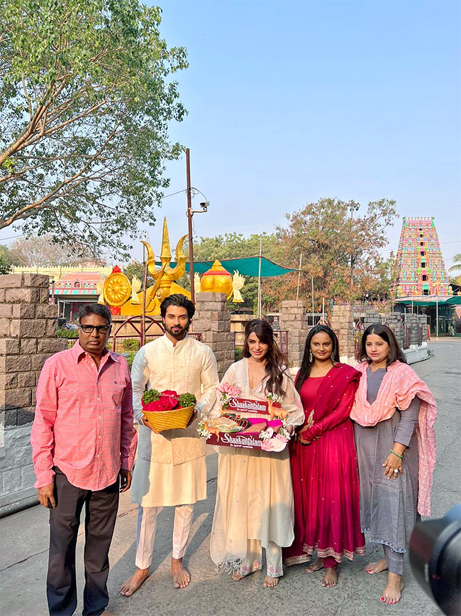 Samantha Prabhu Seeks Blessings Of Sri Peddamma Thalli Temple - Sakshi9