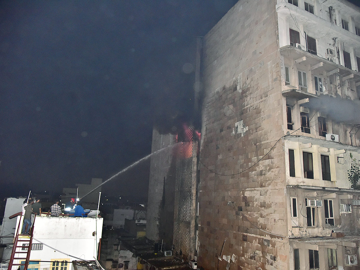 Fire Accident at Swapnalok Complex in Secunderabad Pics - Sakshi30