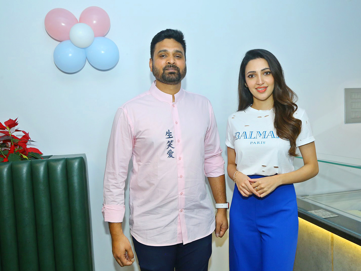 Actress  Neha Shetty Launches Dumont Coffee Meets Ice Creamery Store in Kompally Photos - Sakshi4