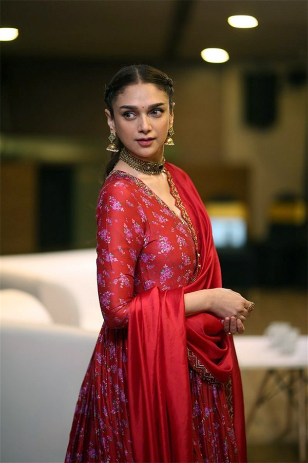 Aditi Rao Hydari Cute Pics - Sakshi19