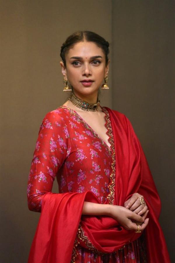 Aditi Rao Hydari Cute Pics - Sakshi20