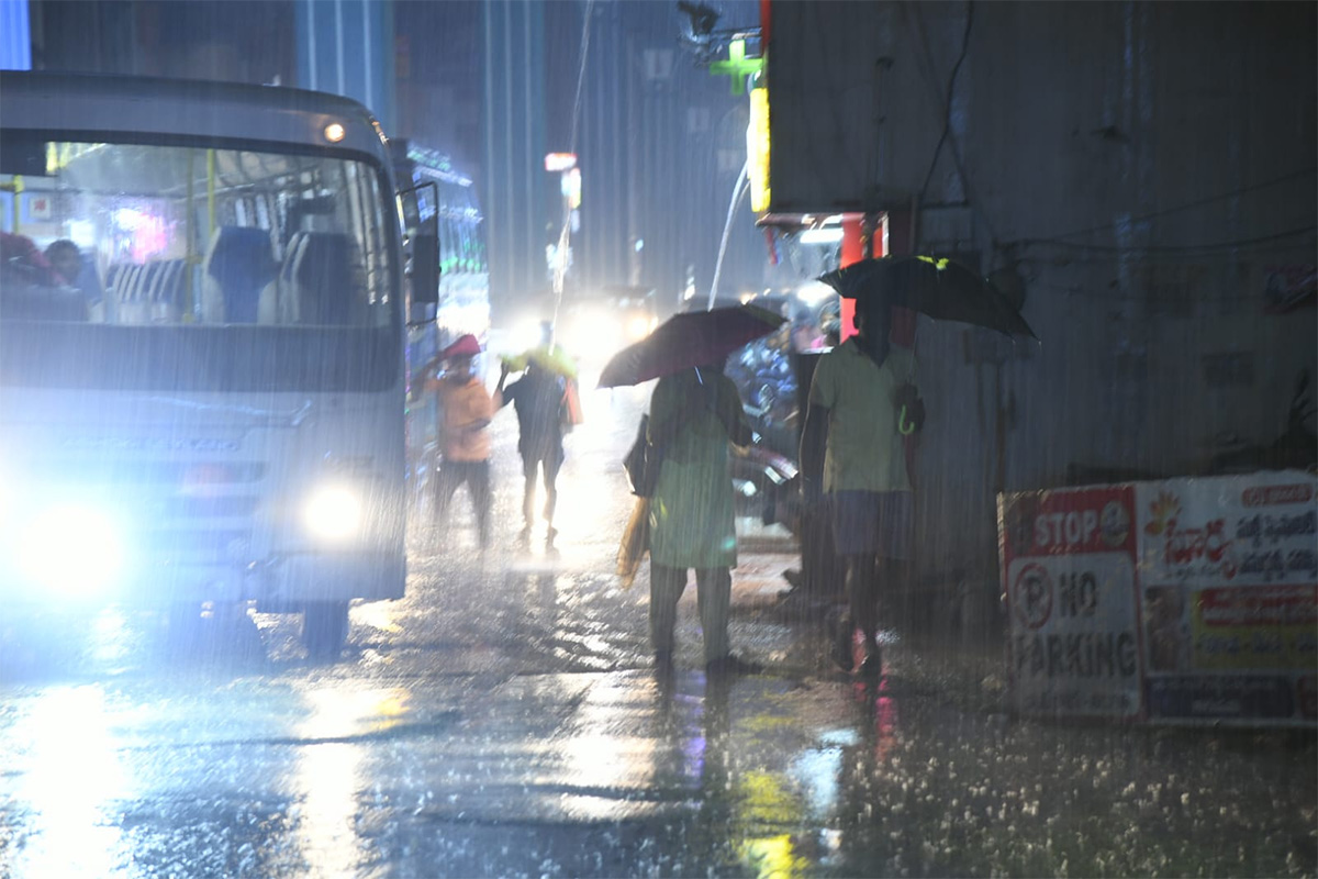 Heavy Rain in Tirupati Photos - Sakshi12