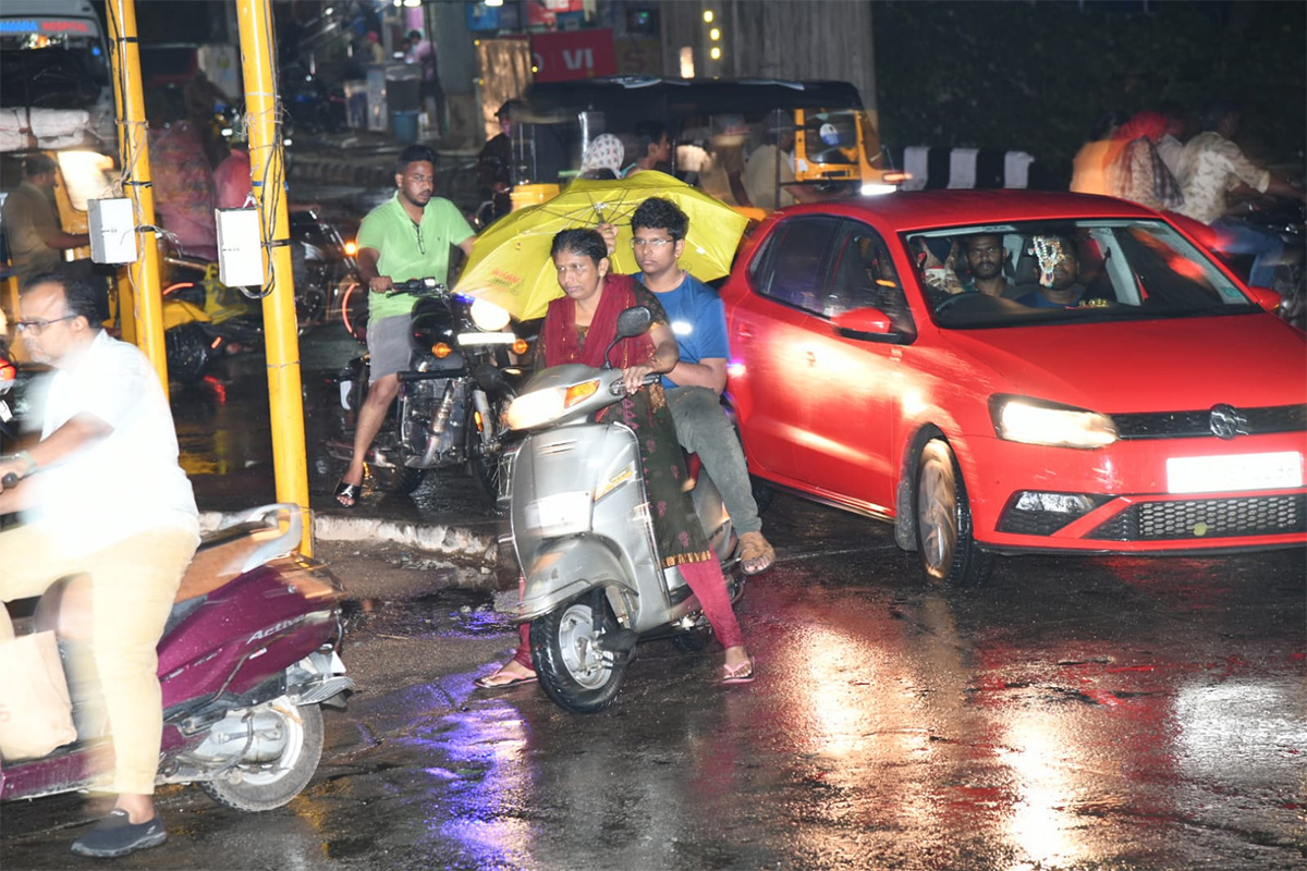 Heavy Rain in Tirupati Photos - Sakshi14