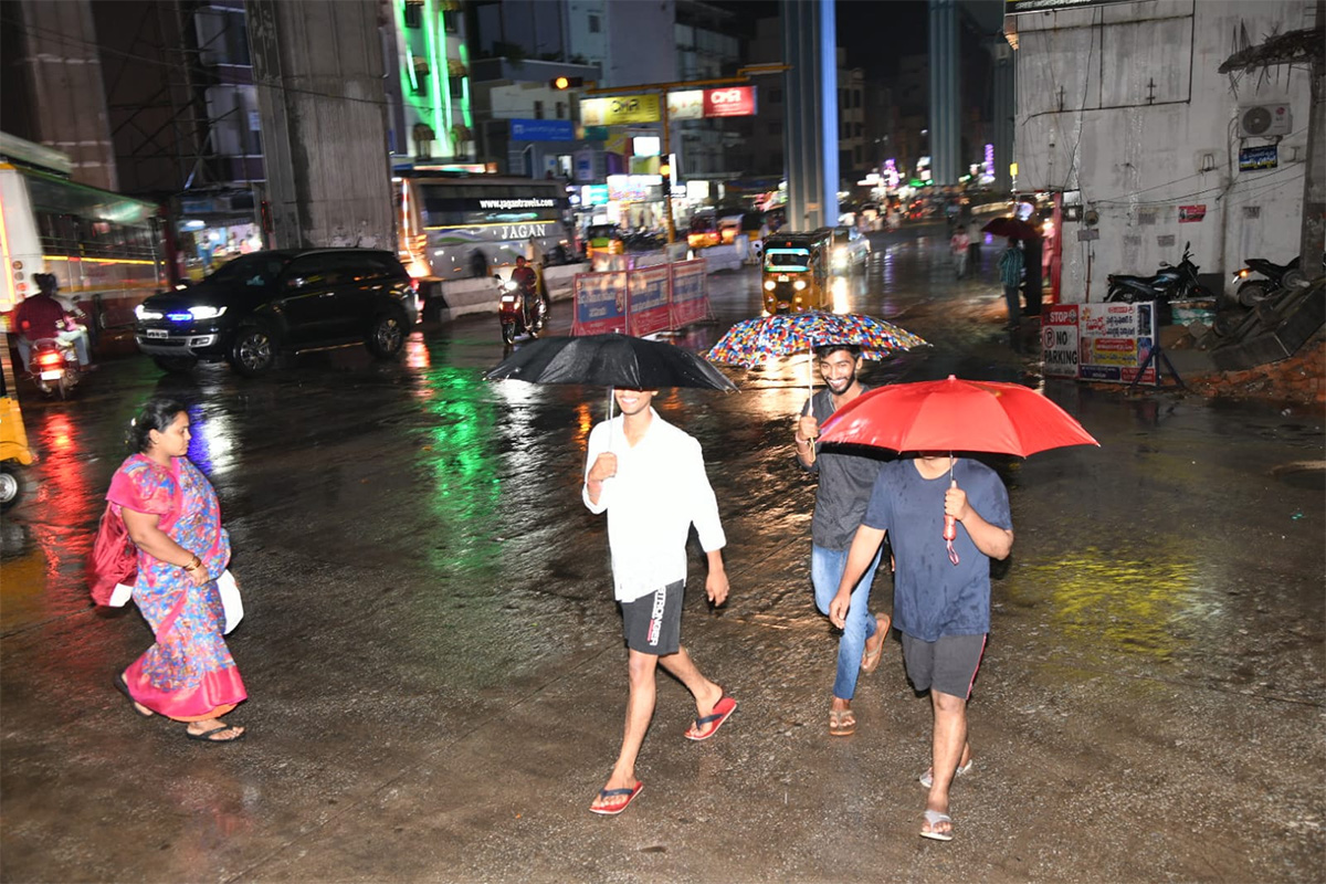 Heavy Rain in Tirupati Photos - Sakshi16