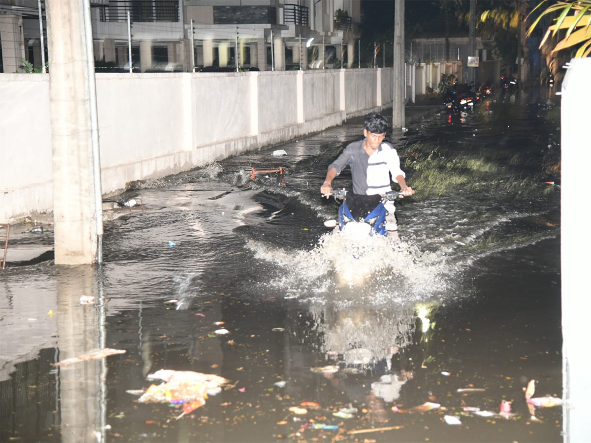 Heavy Rain in Tirupati Photos - Sakshi17