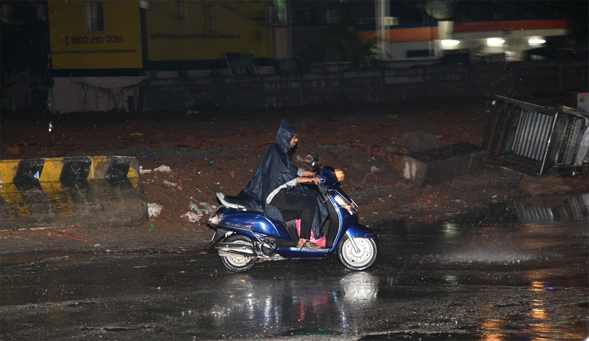 Heavy Rain in Tirupati Photos - Sakshi18