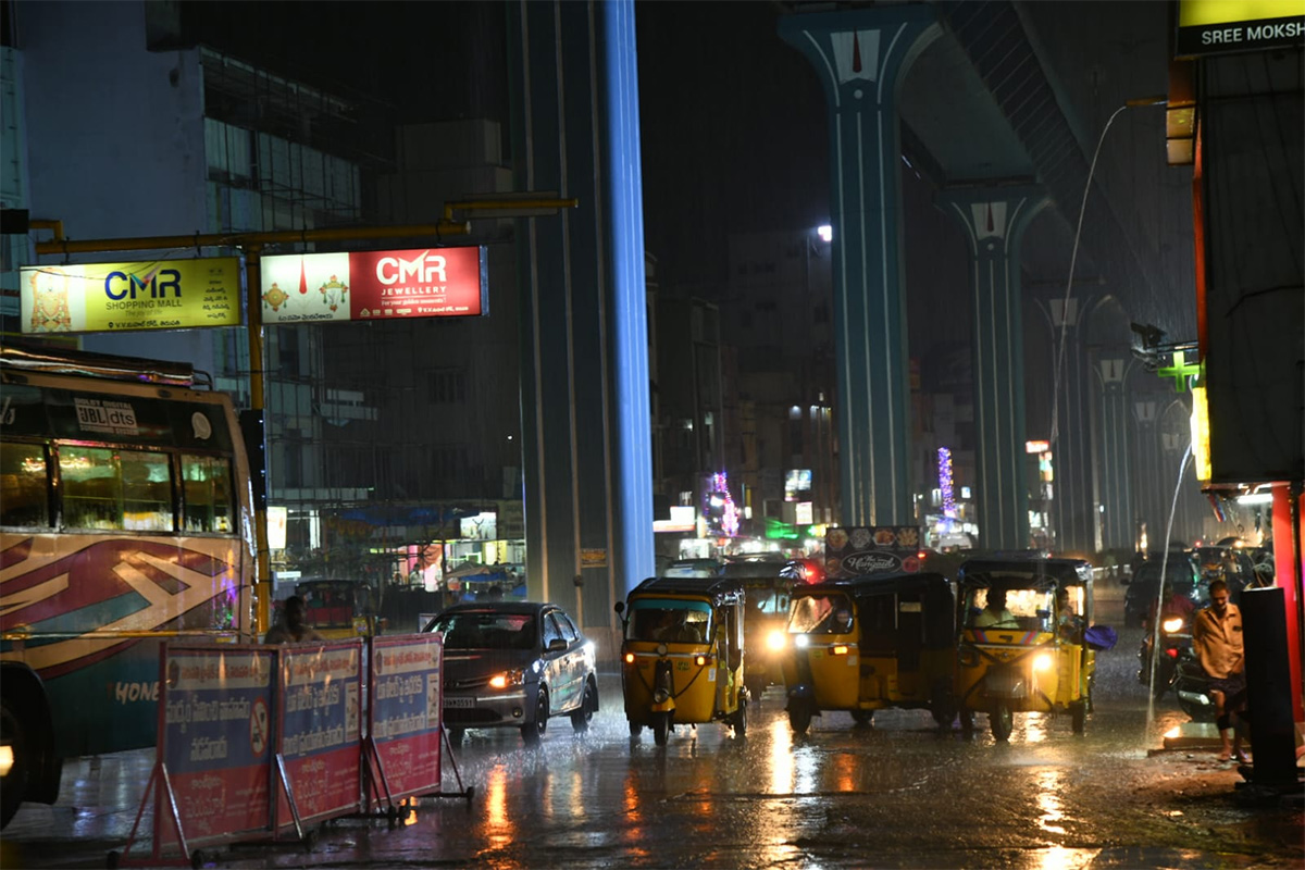 Heavy Rain in Tirupati Photos - Sakshi21