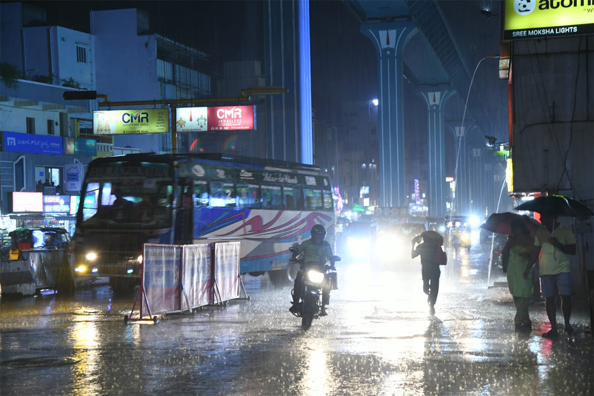 Heavy Rain in Tirupati Photos - Sakshi24