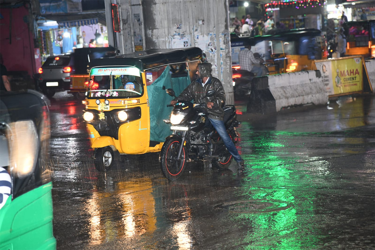 Heavy Rain in Tirupati Photos - Sakshi4