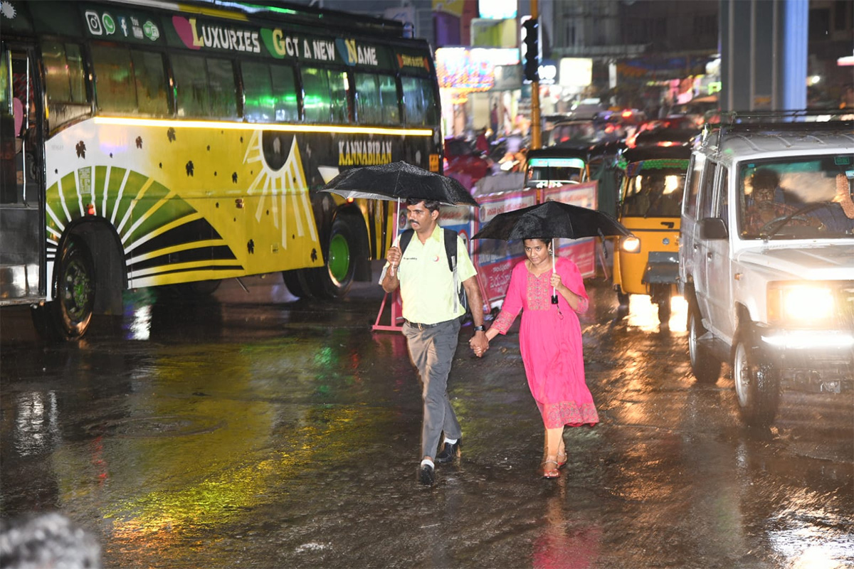 Heavy Rain in Tirupati Photos - Sakshi5