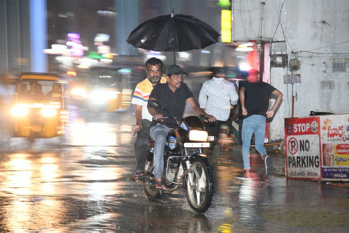 Heavy Rain in Tirupati Photos - Sakshi7