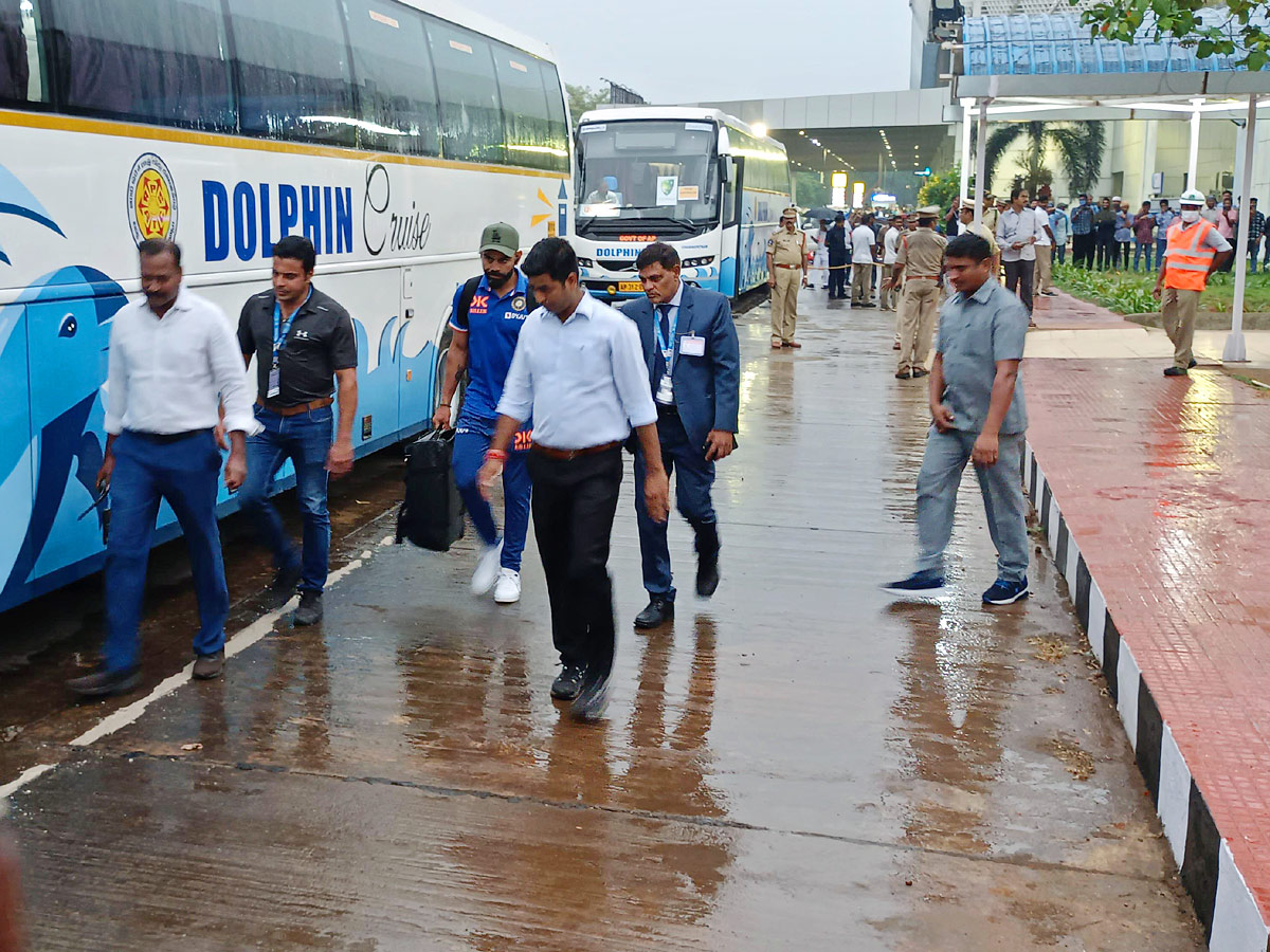 Team India and Team Australia Cricketers Reach To Vizag Photos - Sakshi15