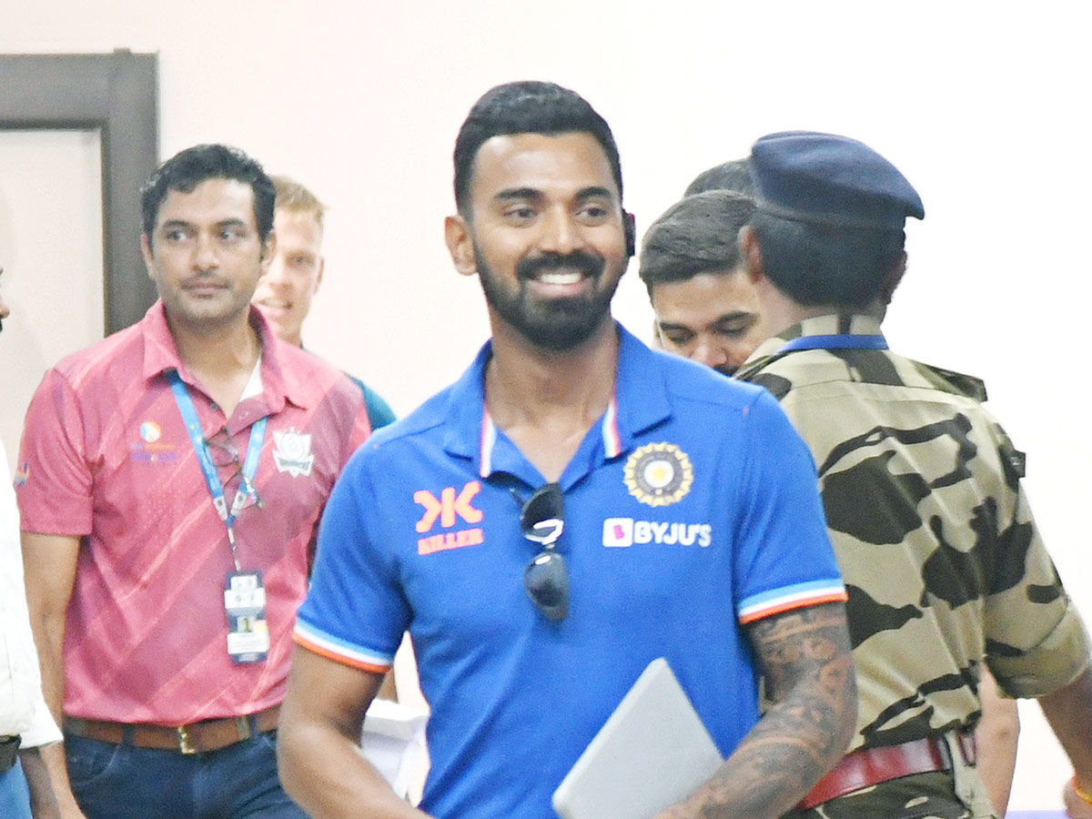 Team India and Team Australia Cricketers Reach To Vizag Photos - Sakshi5