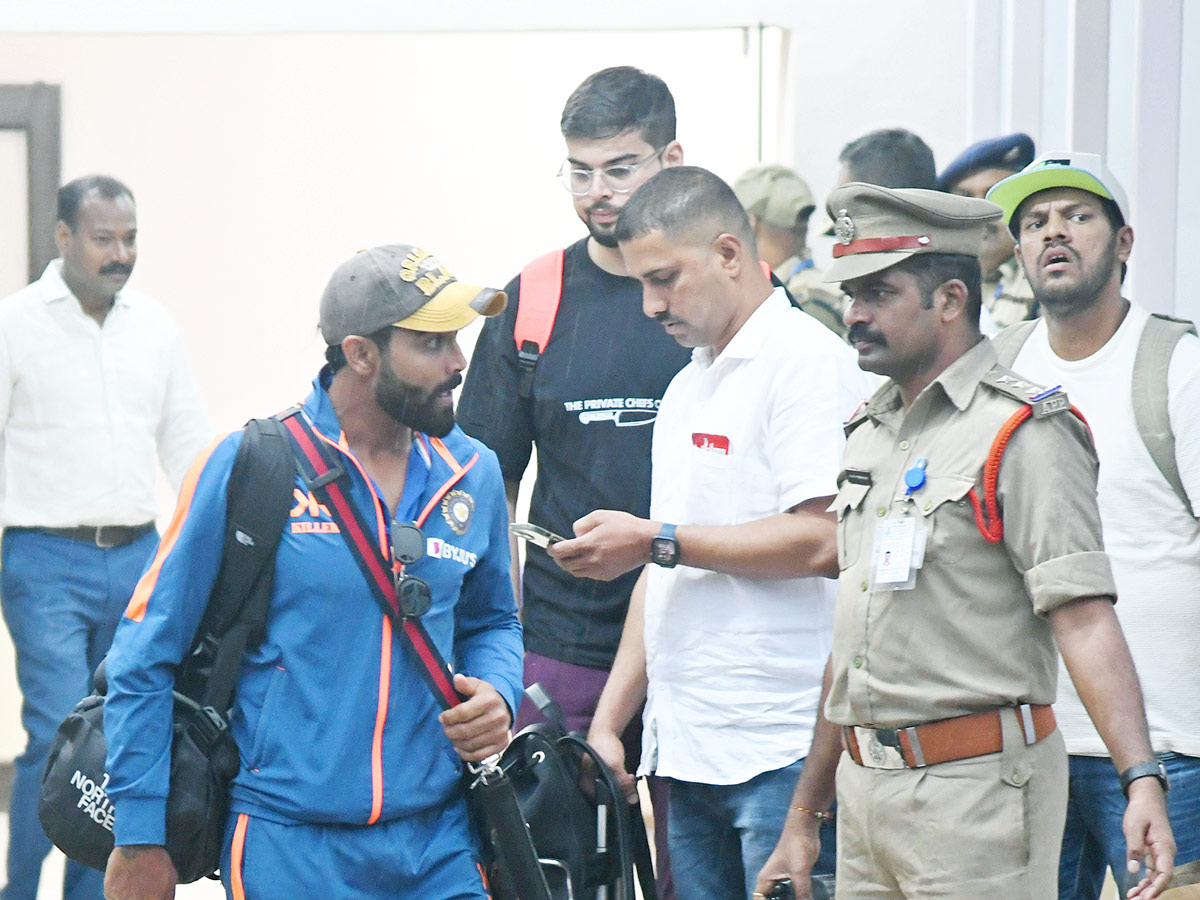 Team India and Team Australia Cricketers Reach To Vizag Photos - Sakshi7