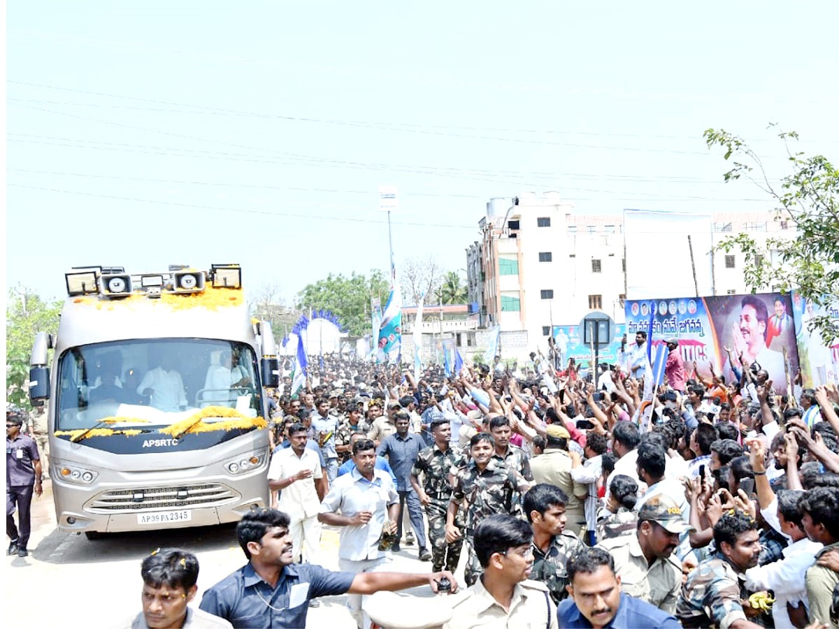 AP CM YS Jagan At Jagananna Vidya Deevena Funds At Tiruvuru Photos - Sakshi5