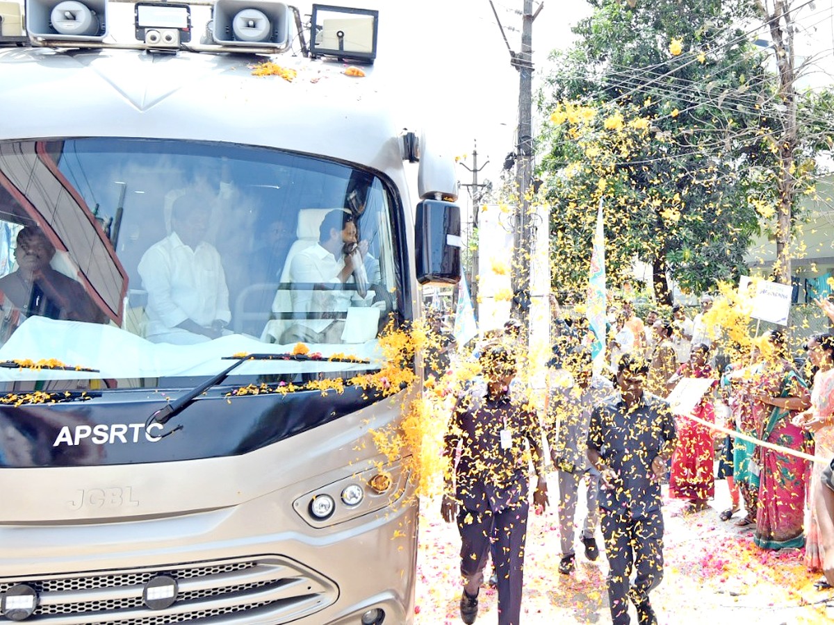 AP CM YS Jagan At Jagananna Vidya Deevena Funds At Tiruvuru Photos - Sakshi9