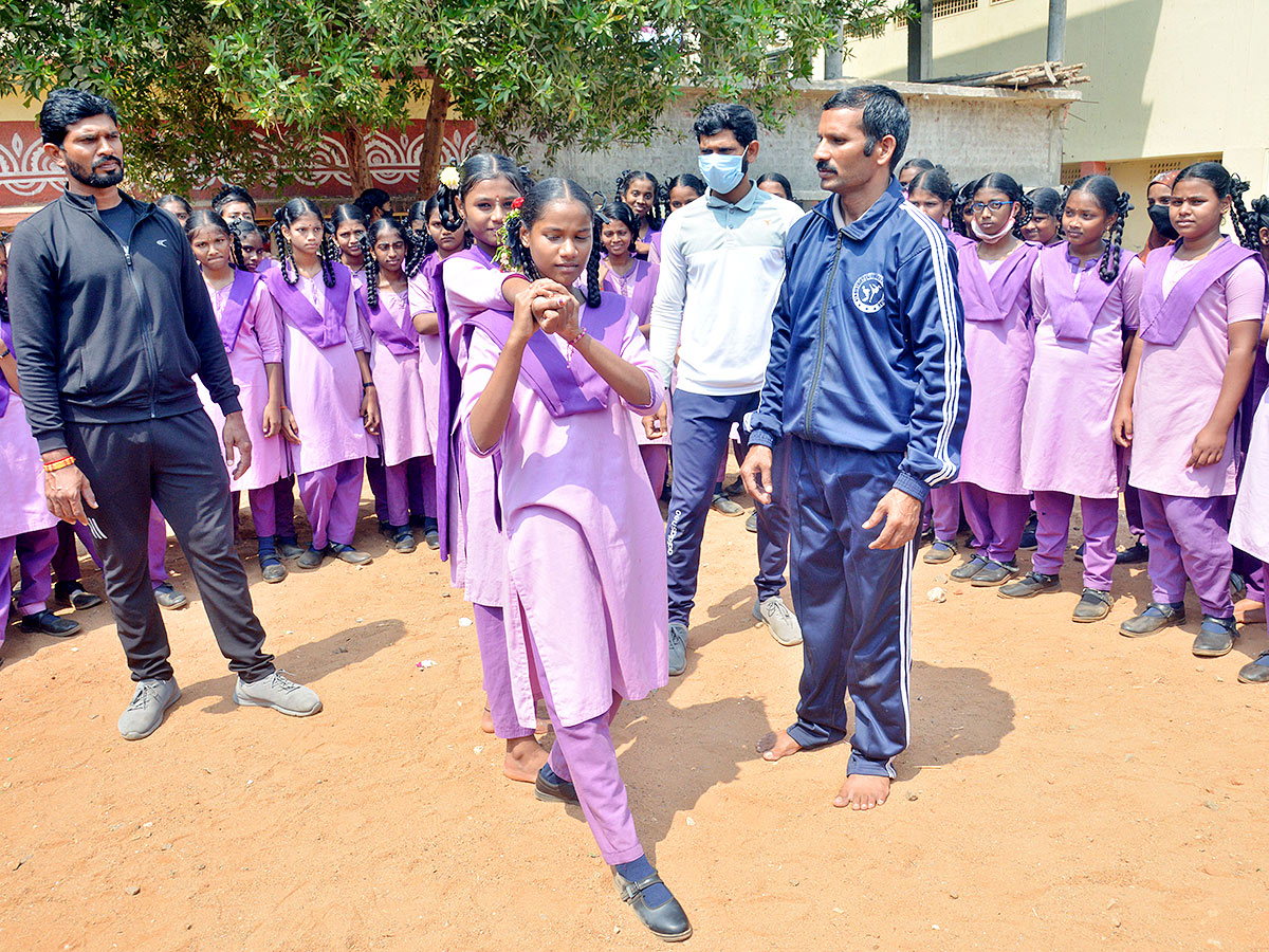 Self Defense Training For Girls In Vijayawada - Sakshi5