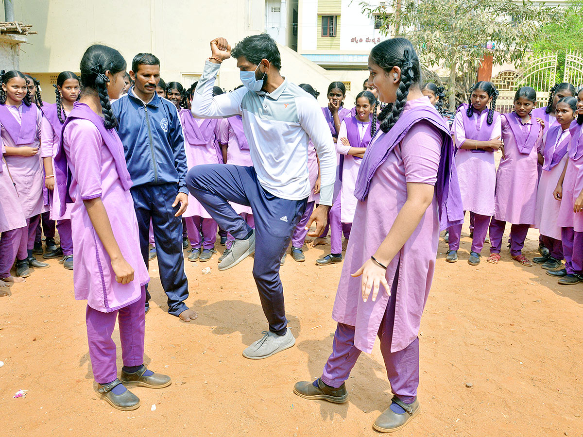 Self Defense Training For Girls In Vijayawada - Sakshi6