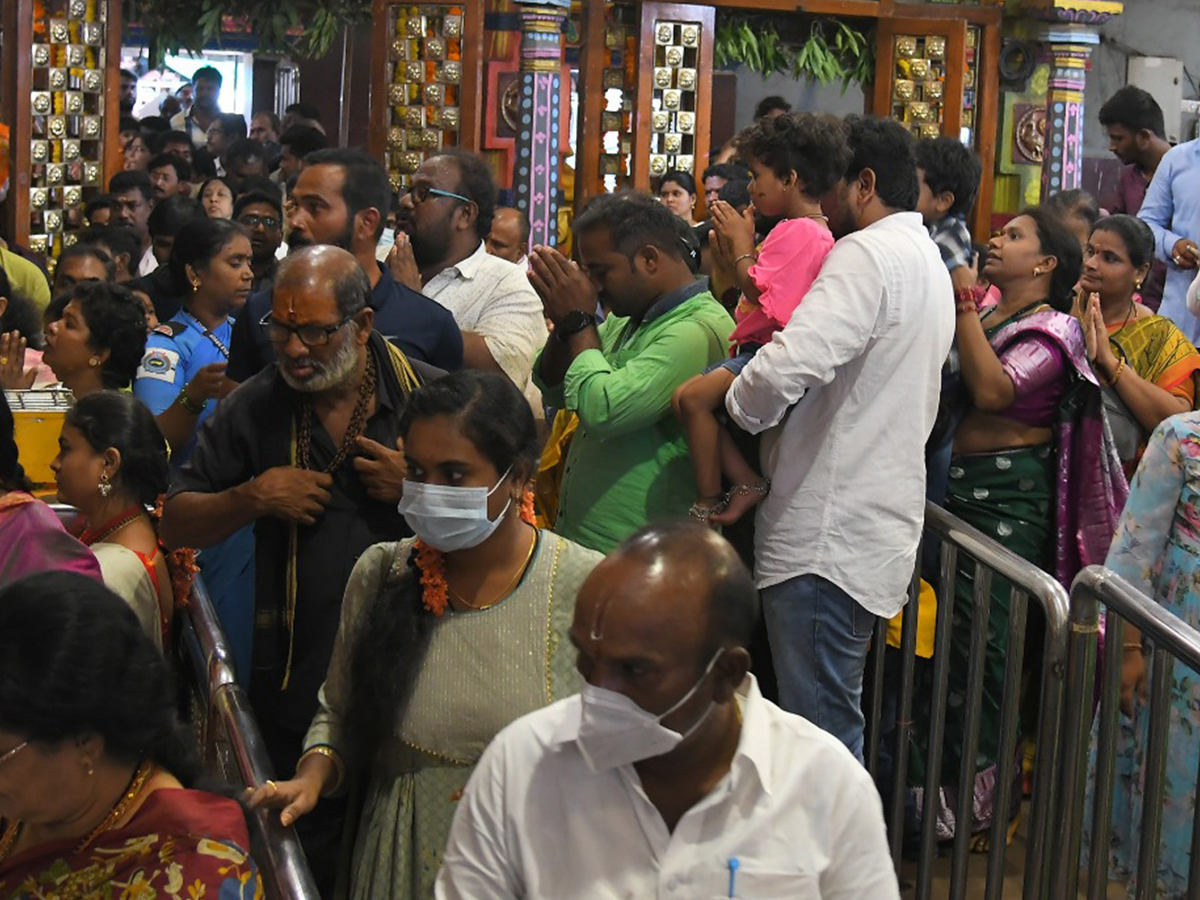 Huge Devotees Rush At Vijayawada Indrakeeladri Temple Photos - Sakshi3