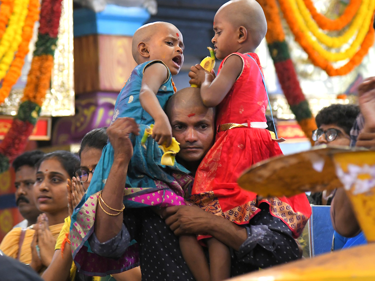 Huge Devotees Rush At Vijayawada Indrakeeladri Temple Photos - Sakshi11