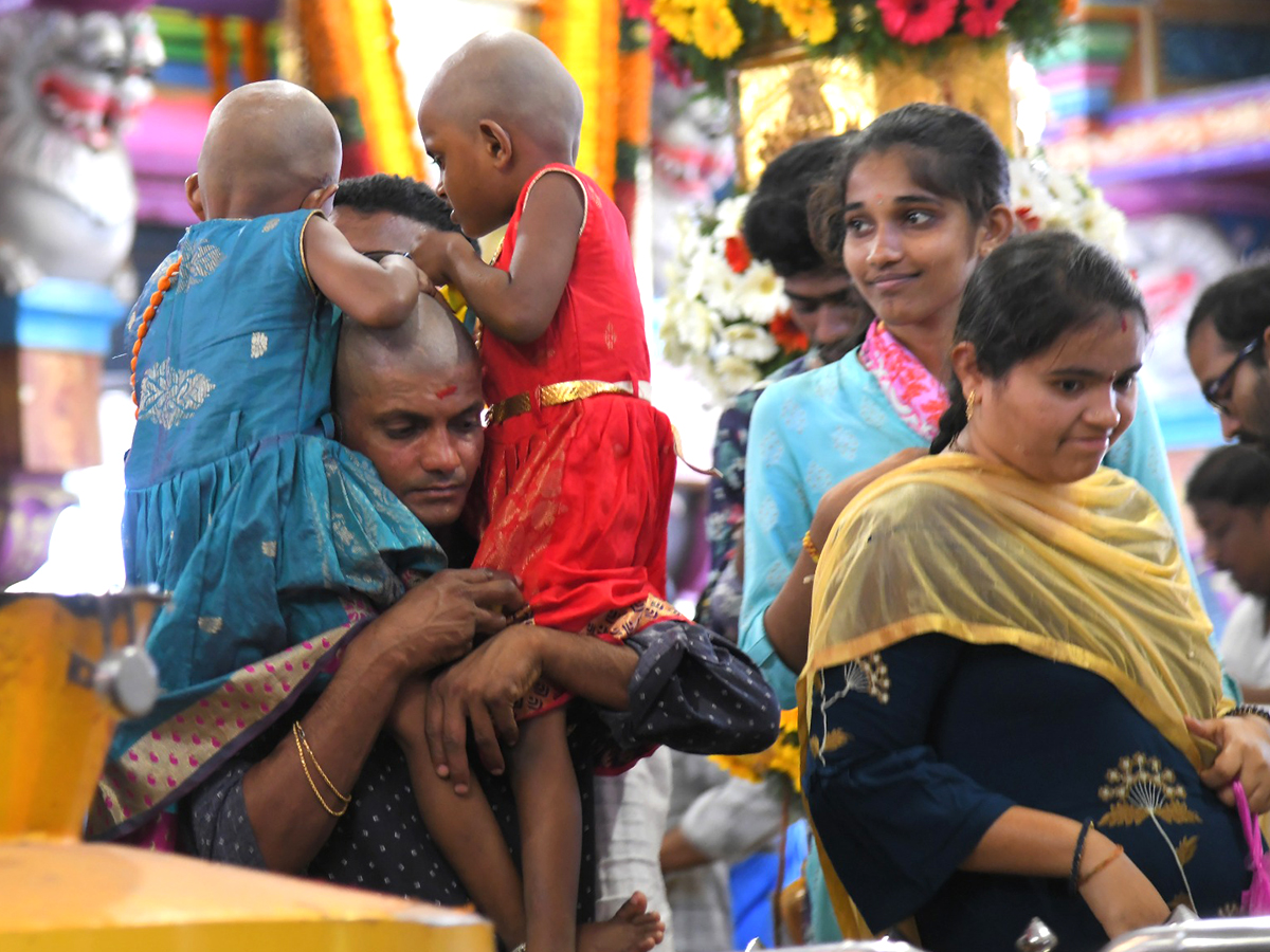 Huge Devotees Rush At Vijayawada Indrakeeladri Temple Photos - Sakshi12