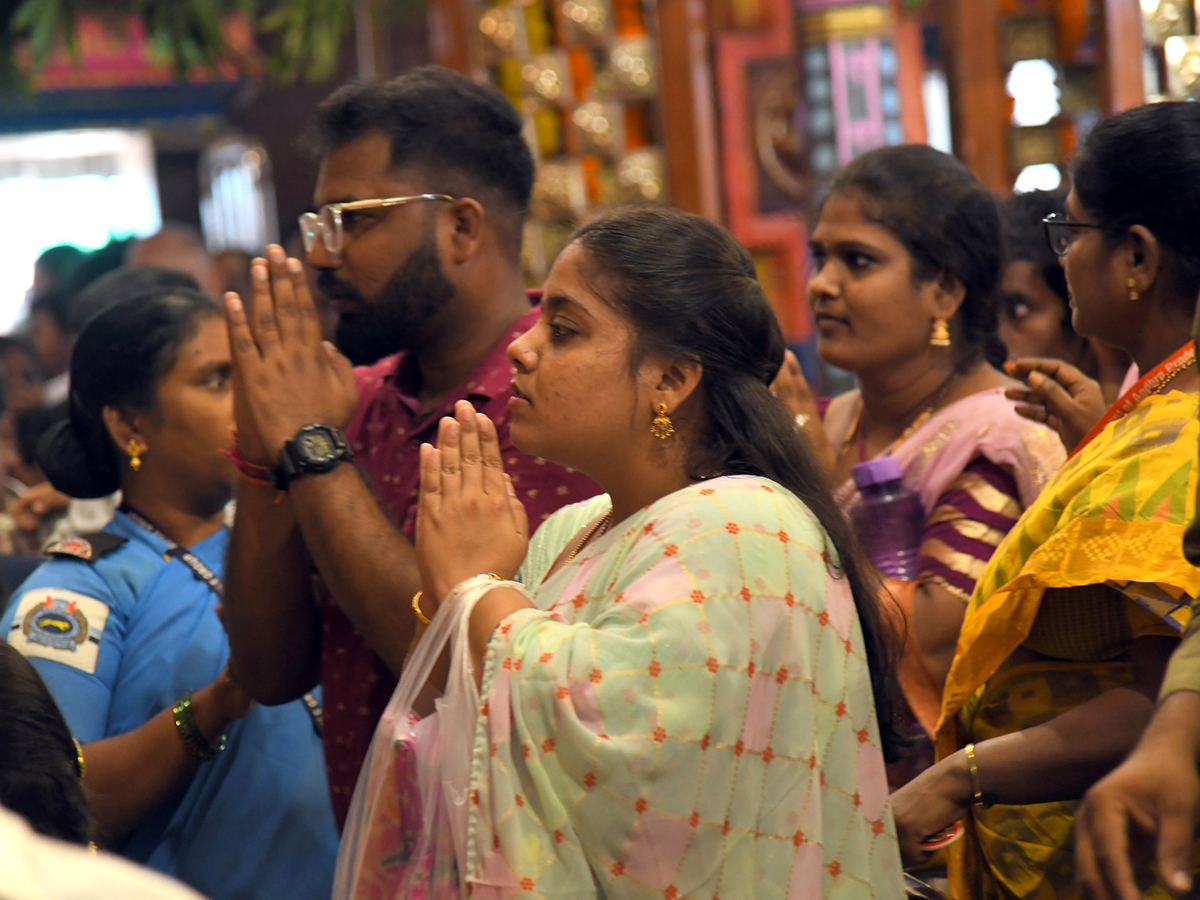 Huge Devotees Rush At Vijayawada Indrakeeladri Temple Photos - Sakshi16