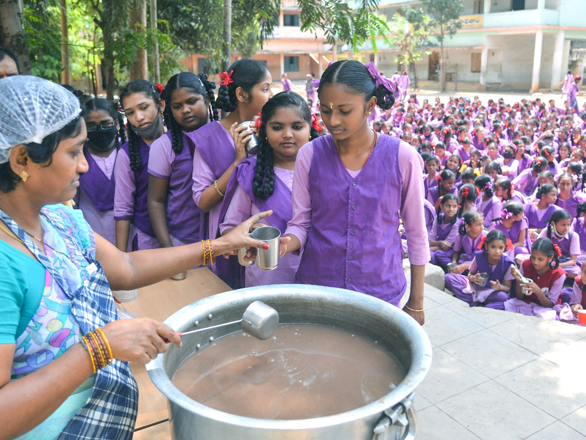 Jagananna Gorumudda Ragi Java Menu Launched by CM Jagan  - Sakshi42