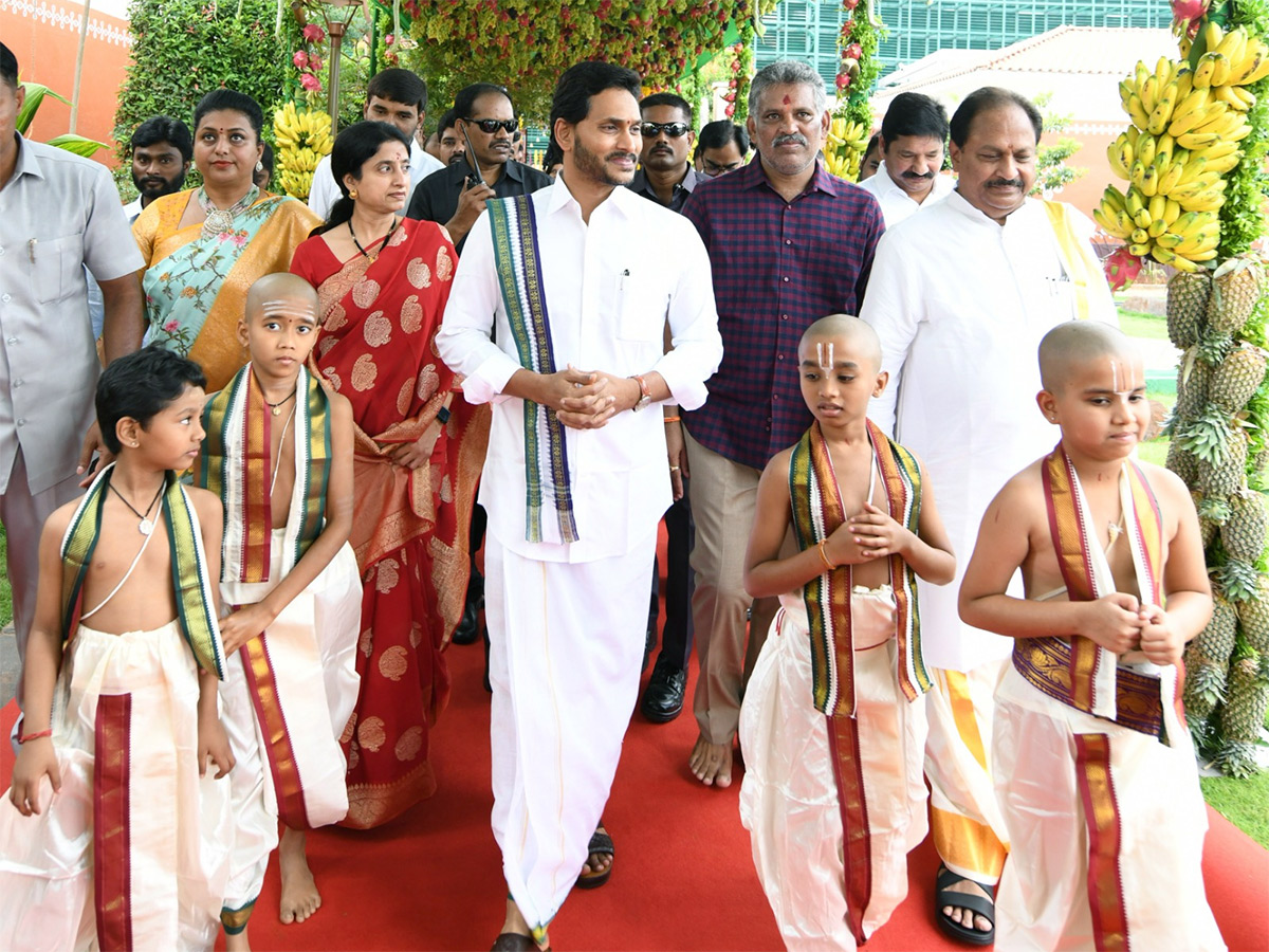 Shubhakruth Nama Ugadi Celebrations At CM Jagan Residence Photos - Sakshi4