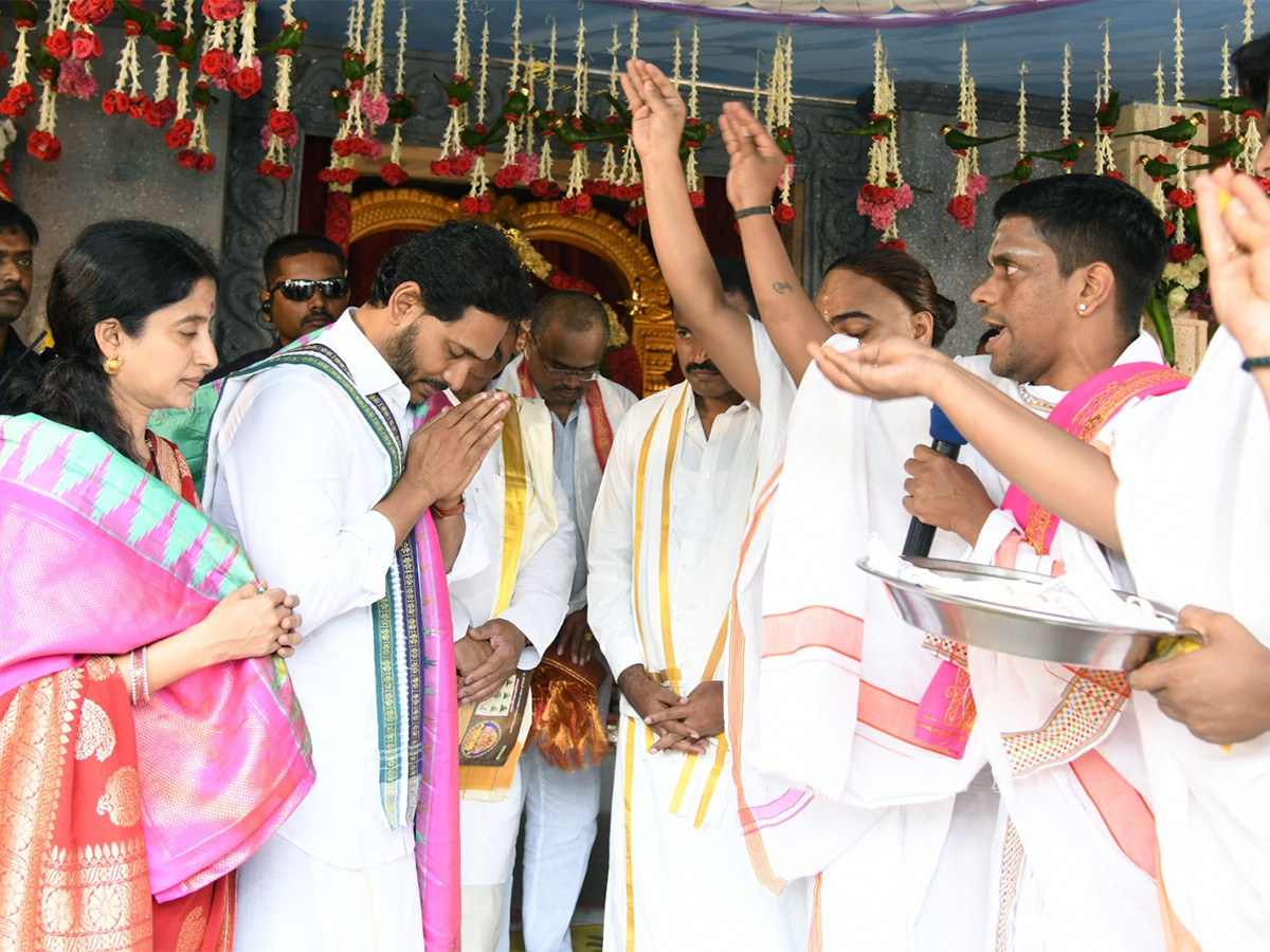 Shubhakruth Nama Ugadi Celebrations At CM Jagan Residence Photos - Sakshi13