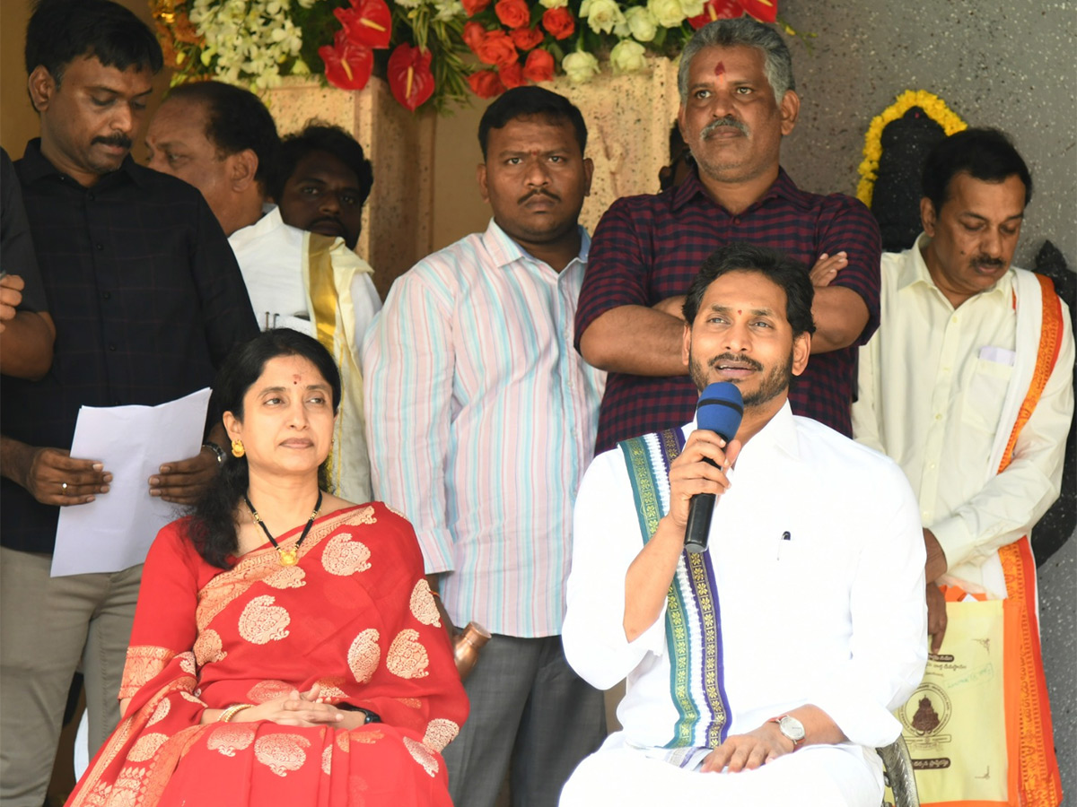 Shubhakruth Nama Ugadi Celebrations At CM Jagan Residence Photos - Sakshi5