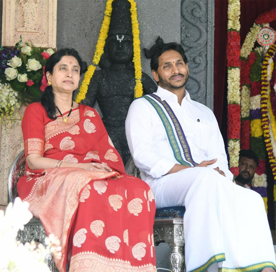 Shubhakruth Nama Ugadi Celebrations At CM Jagan Residence Photos - Sakshi23