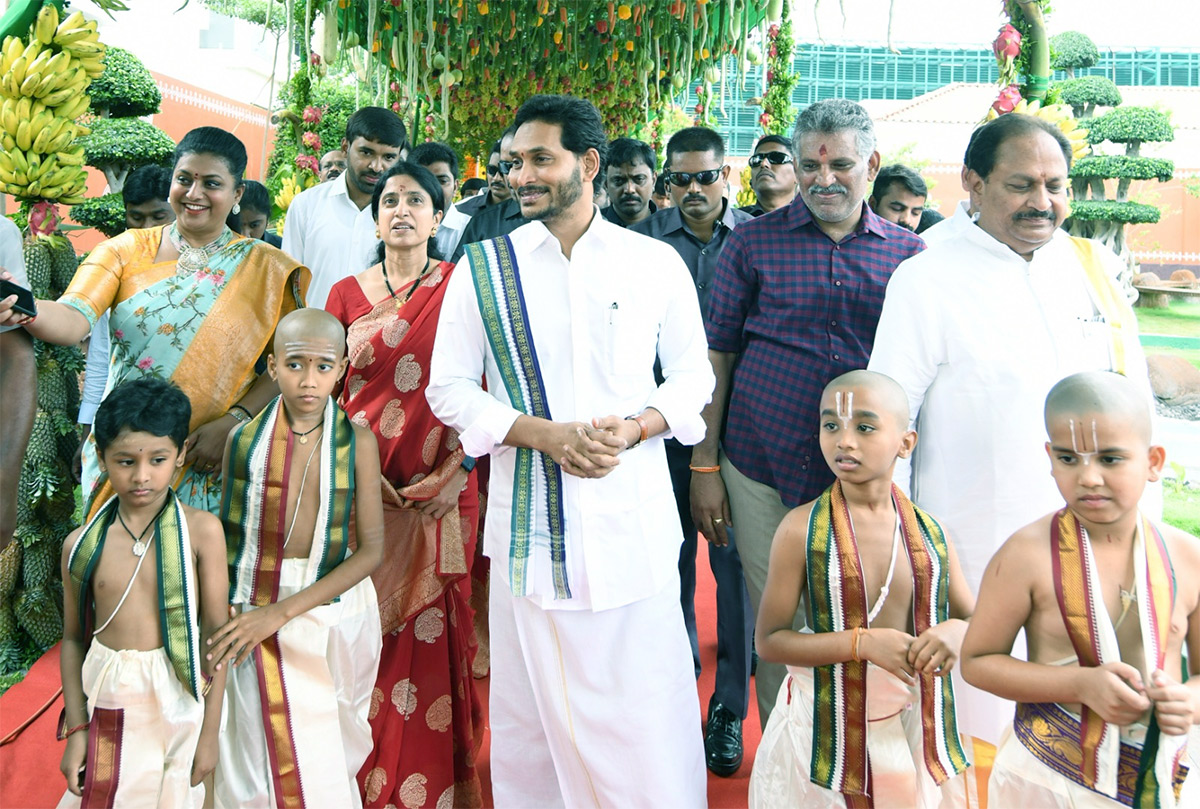 Shubhakruth Nama Ugadi Celebrations At CM Jagan Residence Photos - Sakshi6