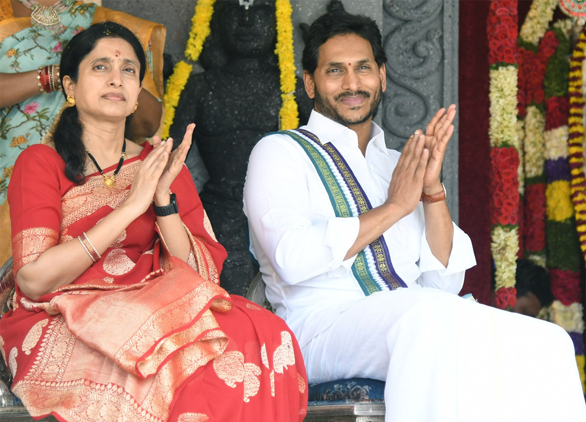 Shubhakruth Nama Ugadi Celebrations At CM Jagan Residence Photos - Sakshi33