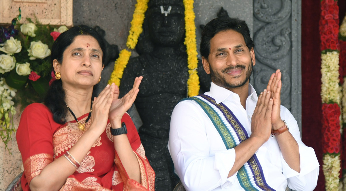 Shubhakruth Nama Ugadi Celebrations At CM Jagan Residence Photos - Sakshi36