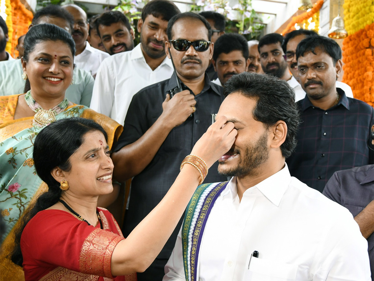 Shubhakruth Nama Ugadi Celebrations At CM Jagan Residence Photos - Sakshi7