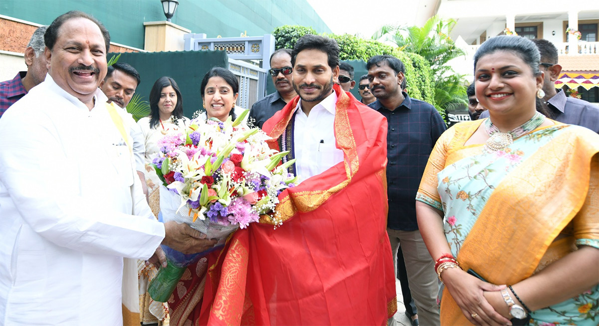 Shubhakruth Nama Ugadi Celebrations At CM Jagan Residence Photos - Sakshi42