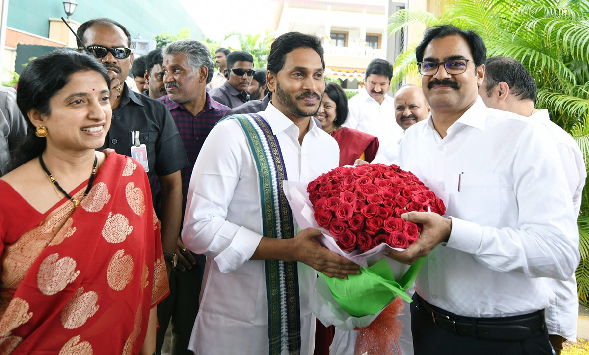 Shubhakruth Nama Ugadi Celebrations At CM Jagan Residence Photos - Sakshi44