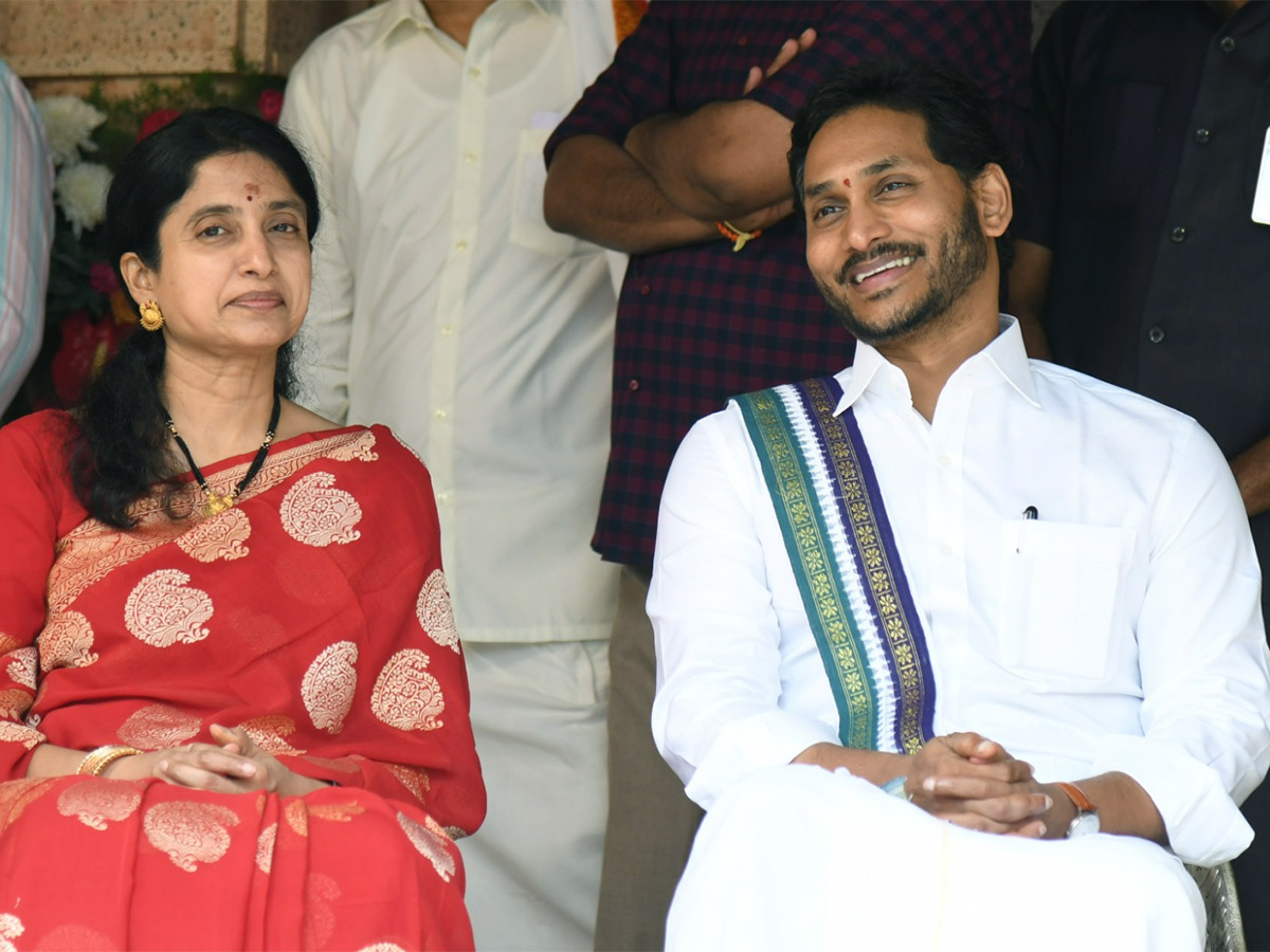 Shubhakruth Nama Ugadi Celebrations At CM Jagan Residence Photos - Sakshi10