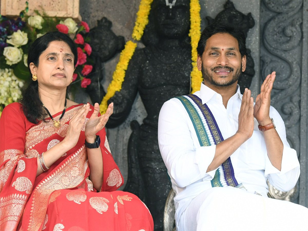 Shubhakruth Nama Ugadi Celebrations At CM Jagan Residence Photos - Sakshi11