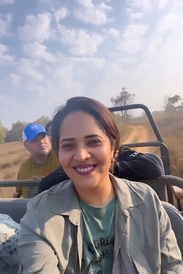 Anasuya Bharadwaj Enjoying Safari Jungle Road Trip With Family PHotos - Sakshi5