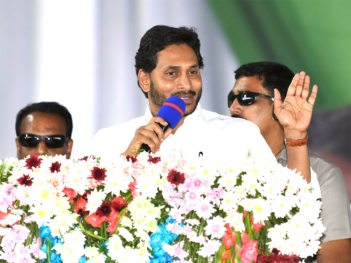 CM Jagan to Release YSR Asara Funds at Denduluru Photos - Sakshi31