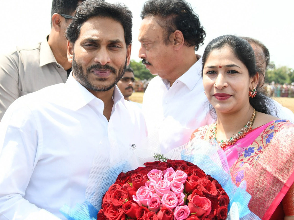 CM YS Jagan Entry At Denduluru Photos - Sakshi14