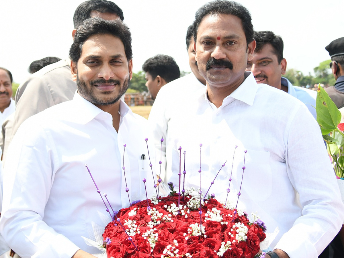 CM YS Jagan Entry At Denduluru Photos - Sakshi15