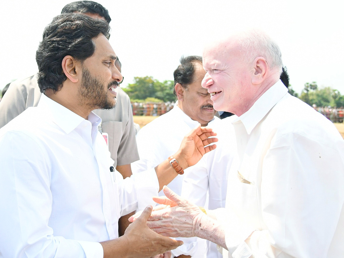 CM YS Jagan Entry At Denduluru Photos - Sakshi17