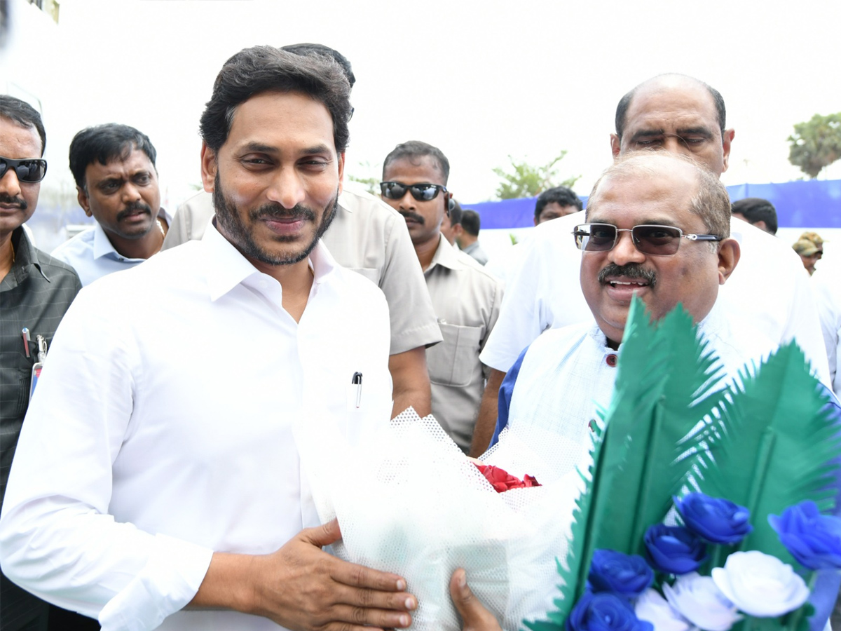 CM YS Jagan Entry At Denduluru Photos - Sakshi18