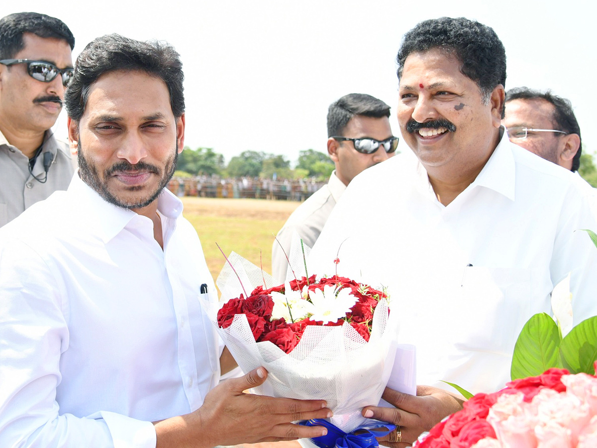 CM YS Jagan Entry At Denduluru Photos - Sakshi3